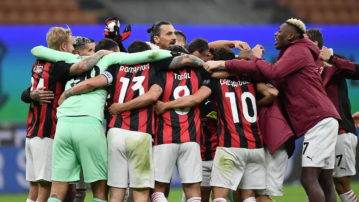 201017 Zlatan Ibrahimovic of Milan celebrate with teammates after the Serie A football match between Inter and Milan on October 17, 2020 in Milano. Photo: Daniele Buffa / BILDBYRAN fotboll football soccer serie a inter milan bbeng jubel jublar *** 201017 Zlatan Ibrahimovic of Milan celebrate with teammates after the Serie A football match between Inter and Milan on October 17, 2020 in Milano Photo Daniele Buffa BILDBYRAN fotboll football soccer serie a inter milan bbeng jubel jublar, PUBLICATIONxNOTxINxSWExNORxAUT Copyright: DANIELExBUFFA BB201017ZG014