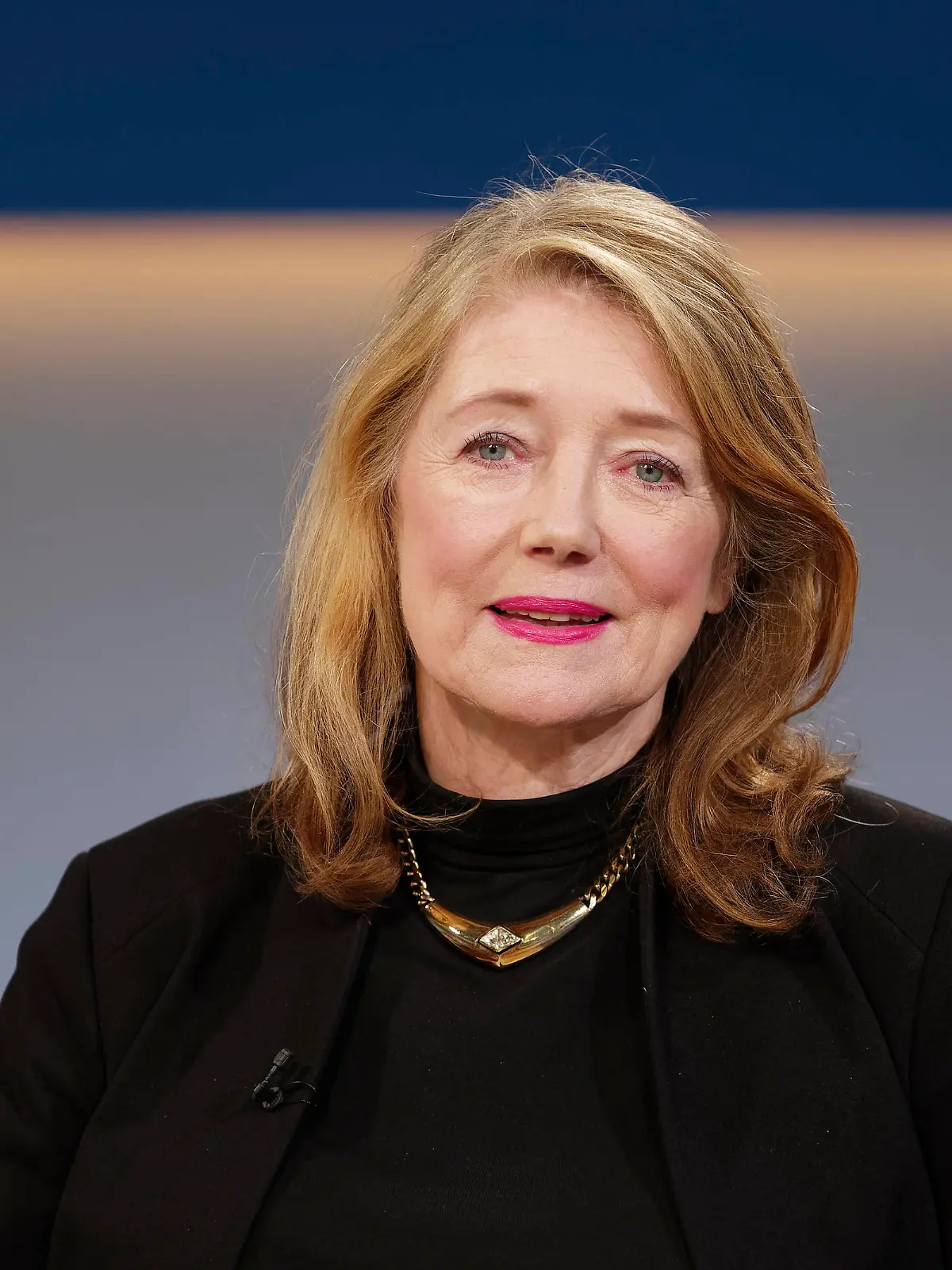  Helga Rübsamen-Schaeff bei Anne Will 2020-10-25, Berlin, Deutschland - Helga Rübsamen-Schaeff, Virologin, Gründungs-Geschäftsführerin des Wuppertaler Biotechnikunternehmens AiCuris, zu Gast bei Anne Will im Ersten Deutschen Fernsehen. Thema der Politiktalkrunde: Corona-Infektionen erreichen Höchstwerte - hat Deutschland noch die richtige Strategie *** Helga Rübsamen Schaeff at Anne Will 2020 10 25, Berlin, Germany Helga Rübsamen Schaeff, Virologist, Founding Managing Director of the Wuppertal biotech company AiCuris, guest at Anne Will on German Television Topic of the political talk show Corona infections reach peak values Germany still has the right strategy