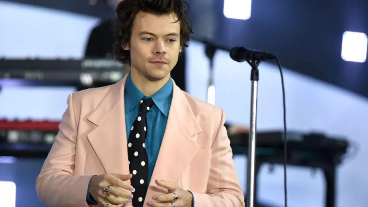 Harry Styles' JW Anderson-Cardigan wird im Londoner Victoria and Albert Museum ausgestellt