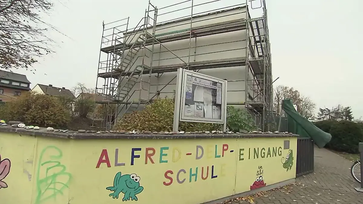 Die Rektorin einer Grundschule in Froschhausen soll an einer Demo gegen die Corona-Maßnahmen teilgenommen haben.