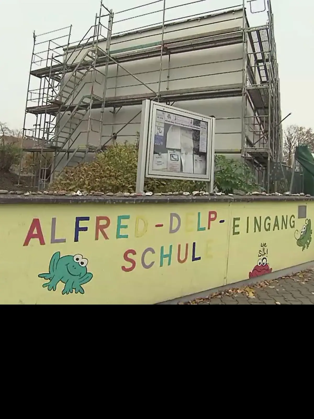 Die Rektorin einer Grundschule in Froschhausen soll an einer Demo gegen die Corona-Maßnahmen teilgenommen haben.