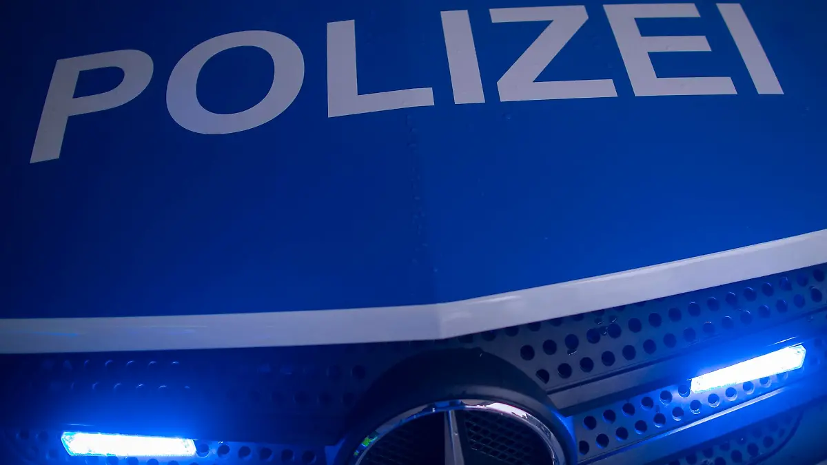 Zu einem tödlichen Autounfall auf der Insel Usedom wurde die Polizei am Freitag alarmiert. (Symbolbild)