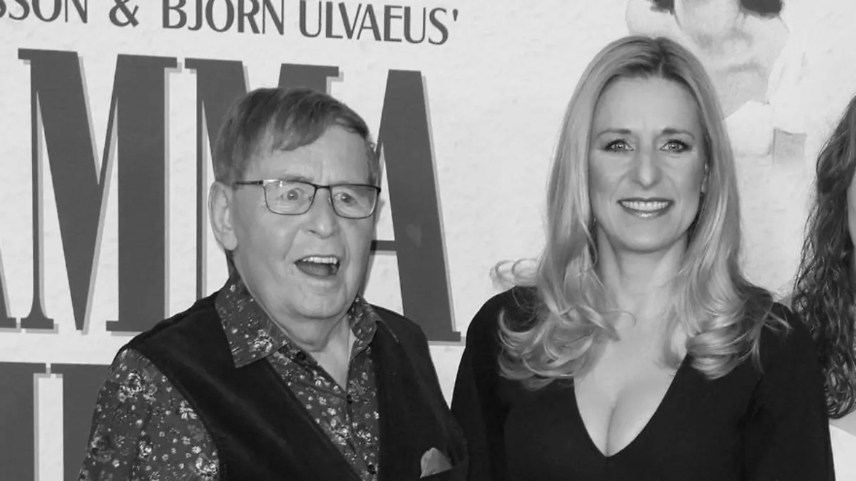 RECORD DATE NOT STATED MAMMA MIA MIT STEFANIE HERTEL 12.04.2023 Eberhardt Hertel, Stefanie Hertel, Johanna Mross, Lanny Lanner, Premiere von Mamma Mia mit Stefanie Hertel im Theater Neue Flora, Hamburg, 12.04.2023 *** MAMMA MIA WITH STEFANIE HERTEL 12 04 2023 Eberhardt Hertel, Stefanie Hertel, Johanna Mross, Lanny Lanner, Premiere of Mamma Mia with Stefanie Hertel at Theater Neue Flora, Hamburg, 12 04 2023 Copyright: xEventpressxMPx