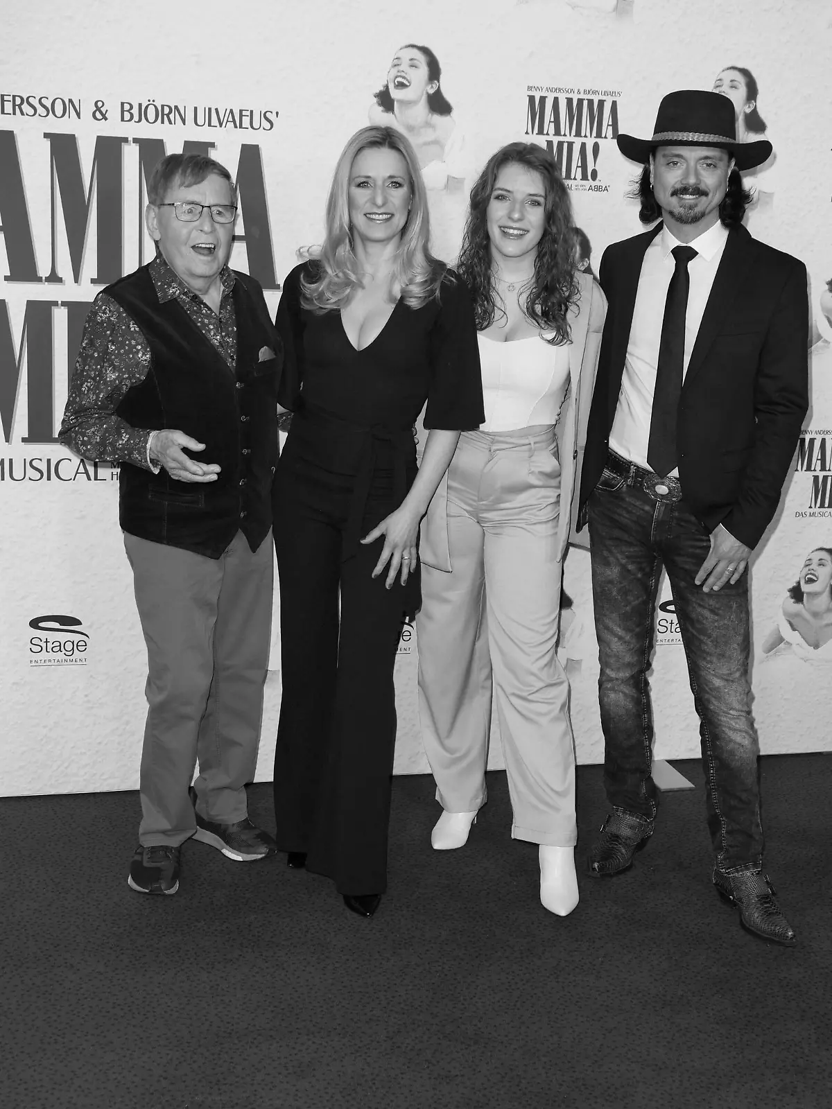RECORD DATE NOT STATED MAMMA MIA MIT STEFANIE HERTEL 12.04.2023 Eberhardt Hertel, Stefanie Hertel, Johanna Mross, Lanny Lanner, Premiere von Mamma Mia mit Stefanie Hertel im Theater Neue Flora, Hamburg, 12.04.2023 *** MAMMA MIA WITH STEFANIE HERTEL 12 04 2023 Eberhardt Hertel, Stefanie Hertel, Johanna Mross, Lanny Lanner, Premiere of Mamma Mia with Stefanie Hertel at Theater Neue Flora, Hamburg, 12 04 2023 Copyright: xEventpressxMPx