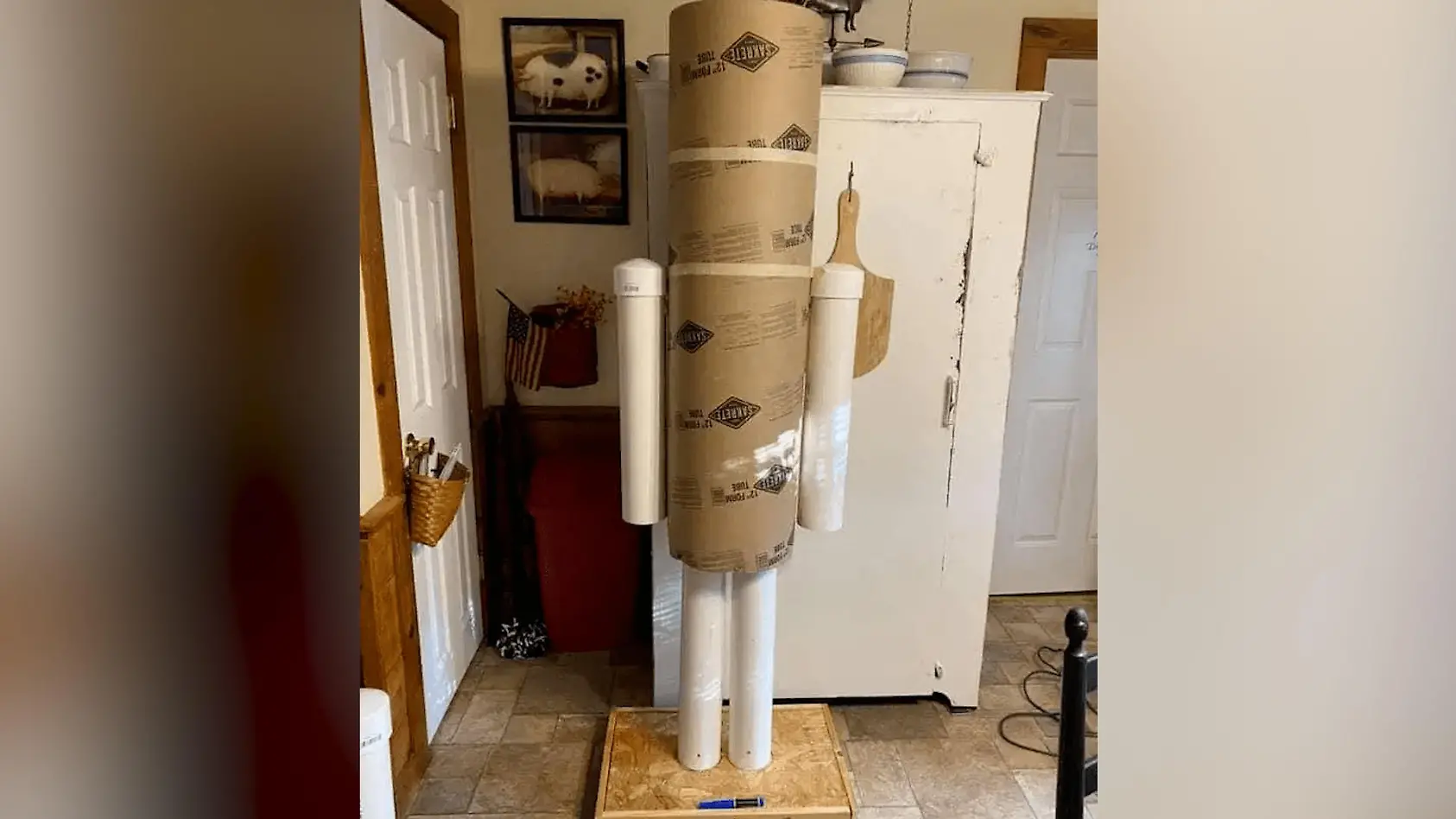 Aus Pappe: Bastel-Genie baut riesigen Nussknacker aus Pappe!