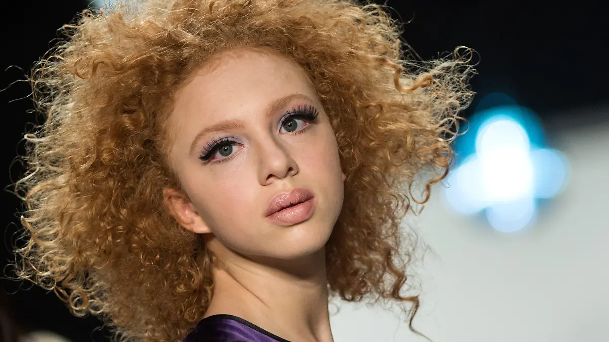 ARCHIV - 20.01.2015, Berlin: Anna Ermakowa, Tochter von Boris Becker, präsentiert bei der Mercedes-Benz Fashion Week in Berlin Mode von Riani. (zu dpa "Boris Beckers Tochter Anna wird erwachsen" am 21.03.2018) Foto: Bernd von Jutrczenka/dpa +++ dpa-Bildfunk +++