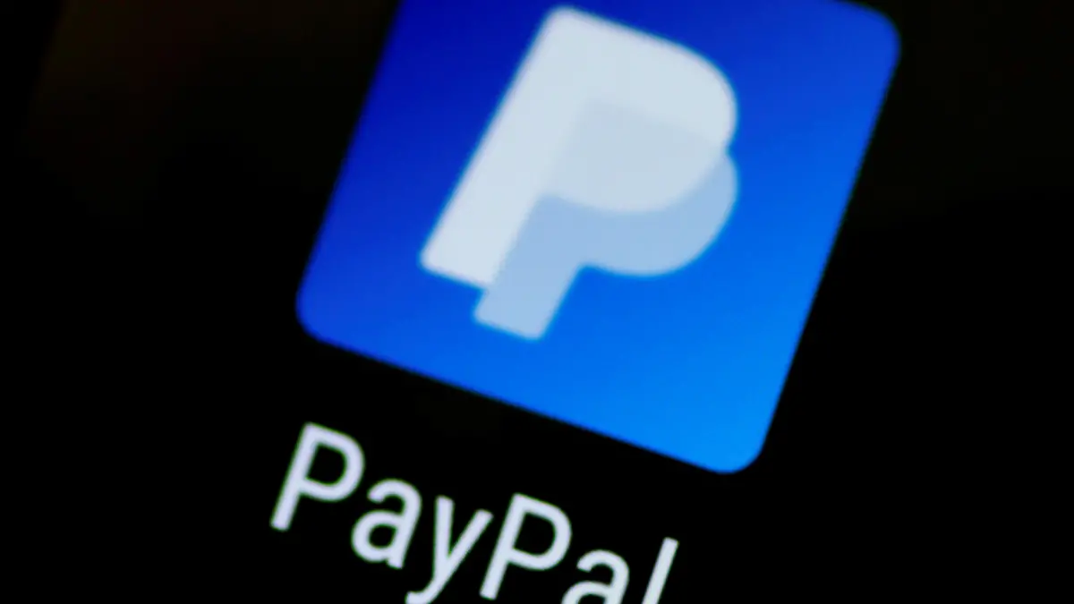 FILE PHOTO: The PayPal app logo seen on a mobile phone in this illustration photo October 16, 2017. REUTERS/Thomas White/Illustration/File Photo