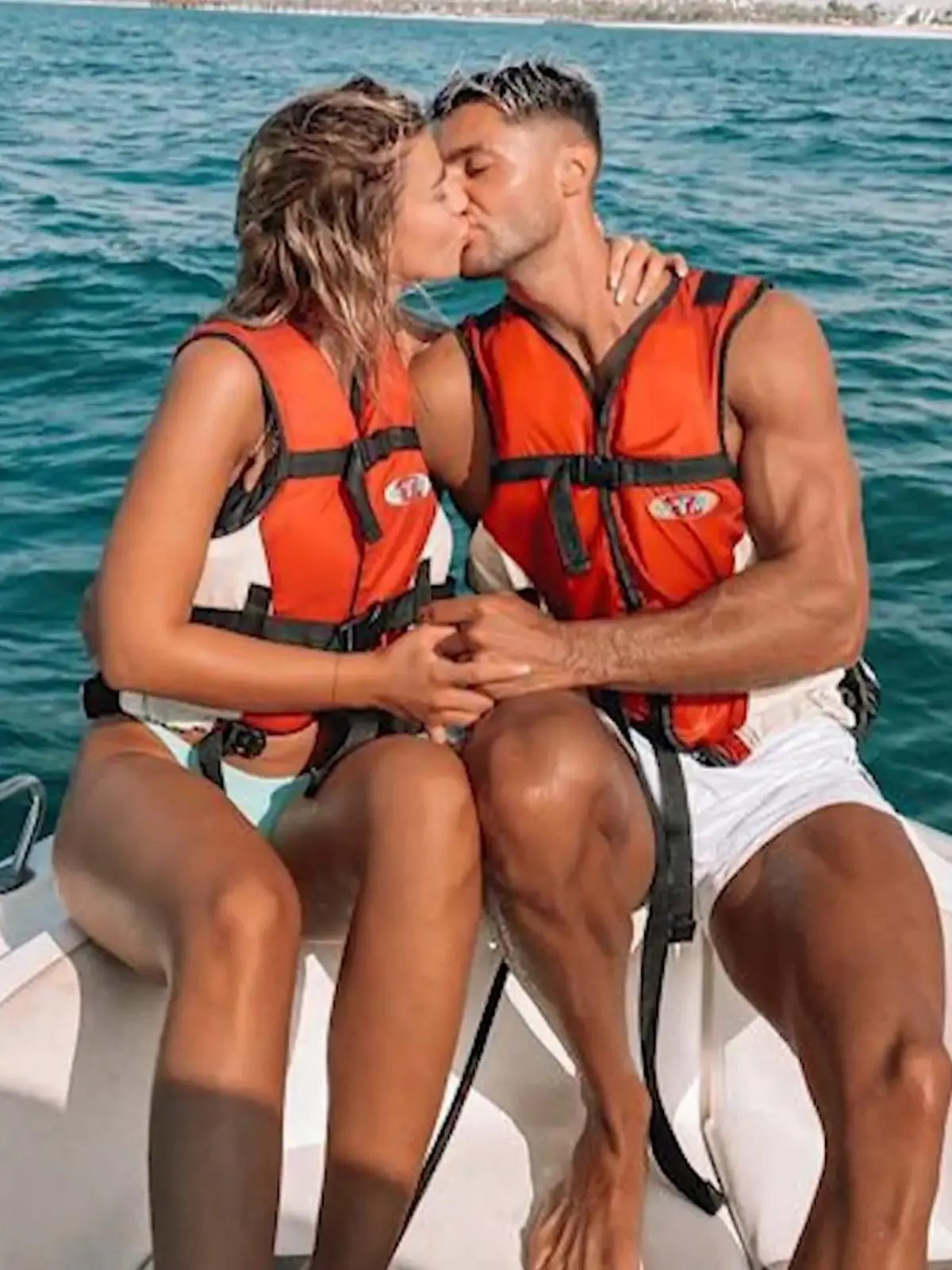Bild zu: "Dijana und Marcellino im Knutschwahn"