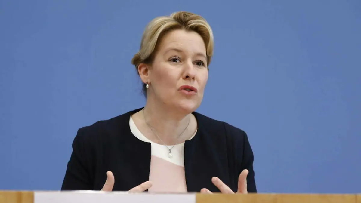 Familienministerin Franziska Giffey legt Doktortitel freiwillig ab