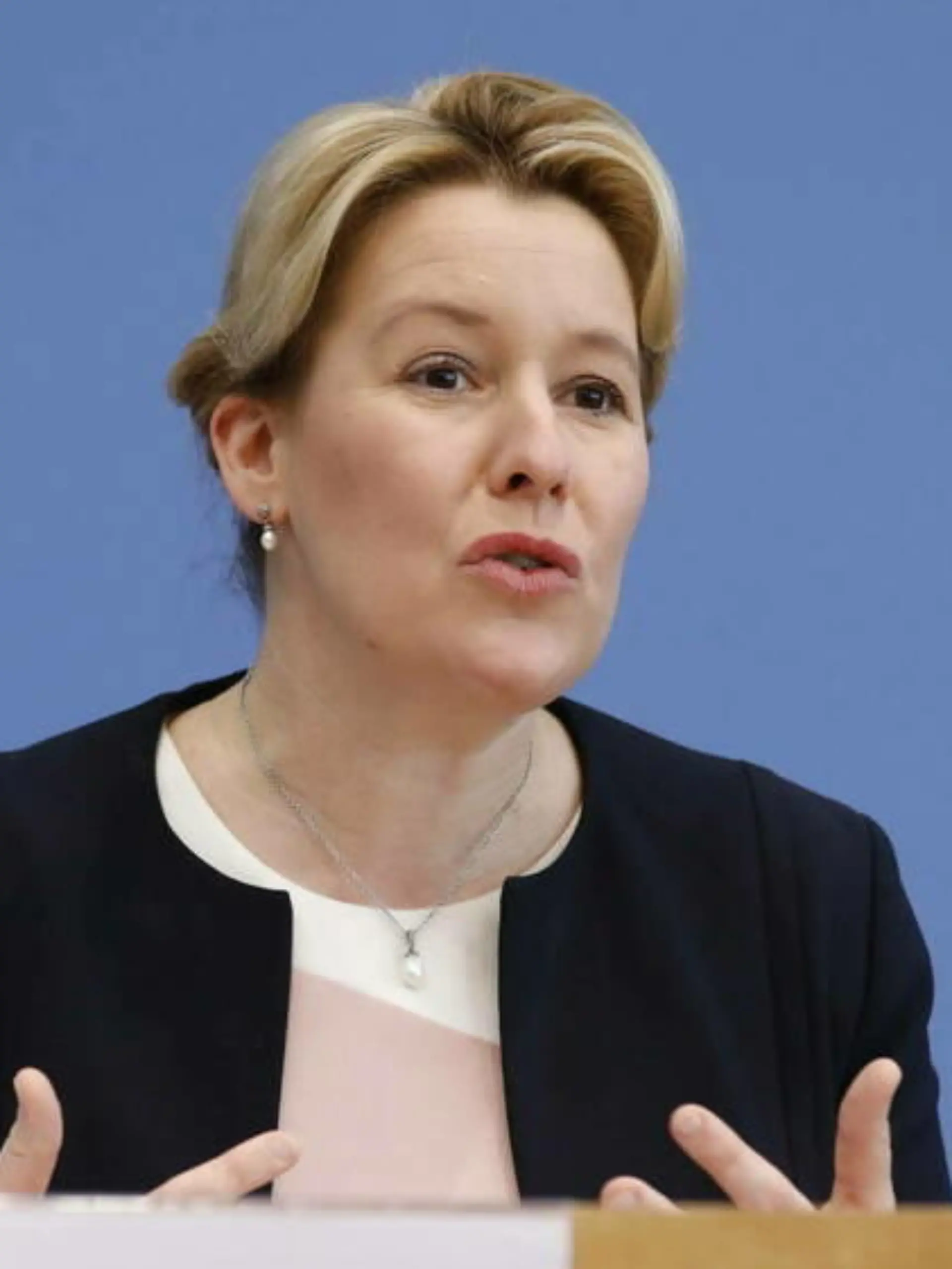 Familienministerin Franziska Giffey legt Doktortitel freiwillig ab