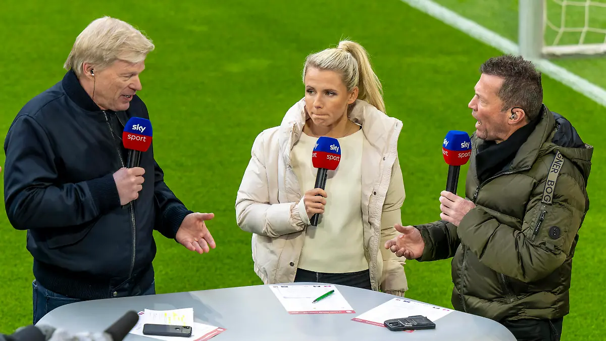01.04.2023, Fussball 1. Bundesliga 2022/2023, 26.Spieltag, FC Bayern München - Borussia Dortmund, in der Allianz-Arena München. Aufreger des Spieltages, Vorstandsmitglied Oliver Kahn Bayern München bei Sky-Sports vor dem Spiel, v.li: Moderator Sebastian Hellmann, Vorstandsmitglied Oliver Kahn Bayern München, Julia Simic, Lothar Matthäus. ***DFL and DFB regulations prohibit any use of photographs as image sequences and/or quasi-video.***
