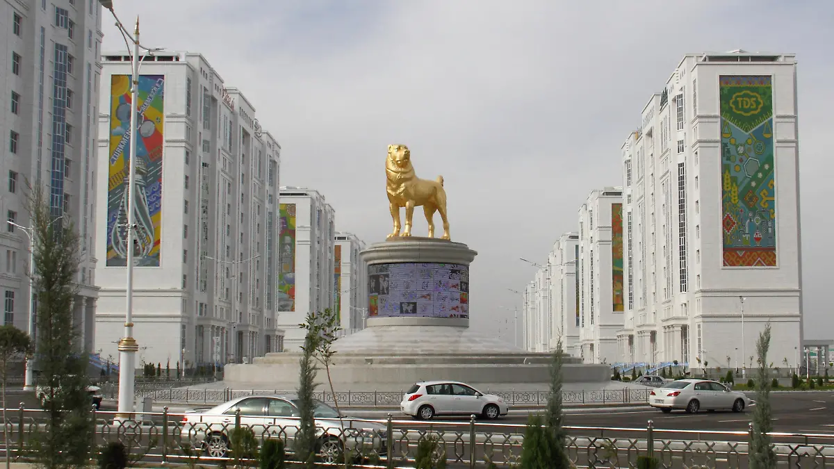 A view shows a statue of the Alabay dog in Ashgabat, Turkmenistan November 10, 2020. Picture taken November 10, 2020. REUTERS/Vyacheslav Sarkisyan