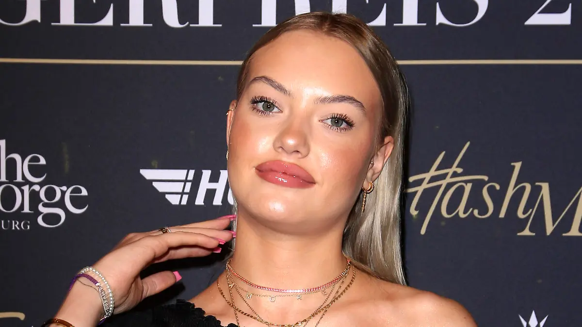  Cheyenne Savannah Ochsenknecht bei der Verleihung des 4. Deutschen Bloggerpreises by HashMAG in den Mozartsälen. Hamburg, 14.11.2019 *** Cheyenne Savannah Ochsenknecht at the presentation of the 4 German Blogger Prize by HashMAG in the Mozart Halls Hamburg, 14 11 2019 Foto:xH.xHartmannx/xFuturexImage