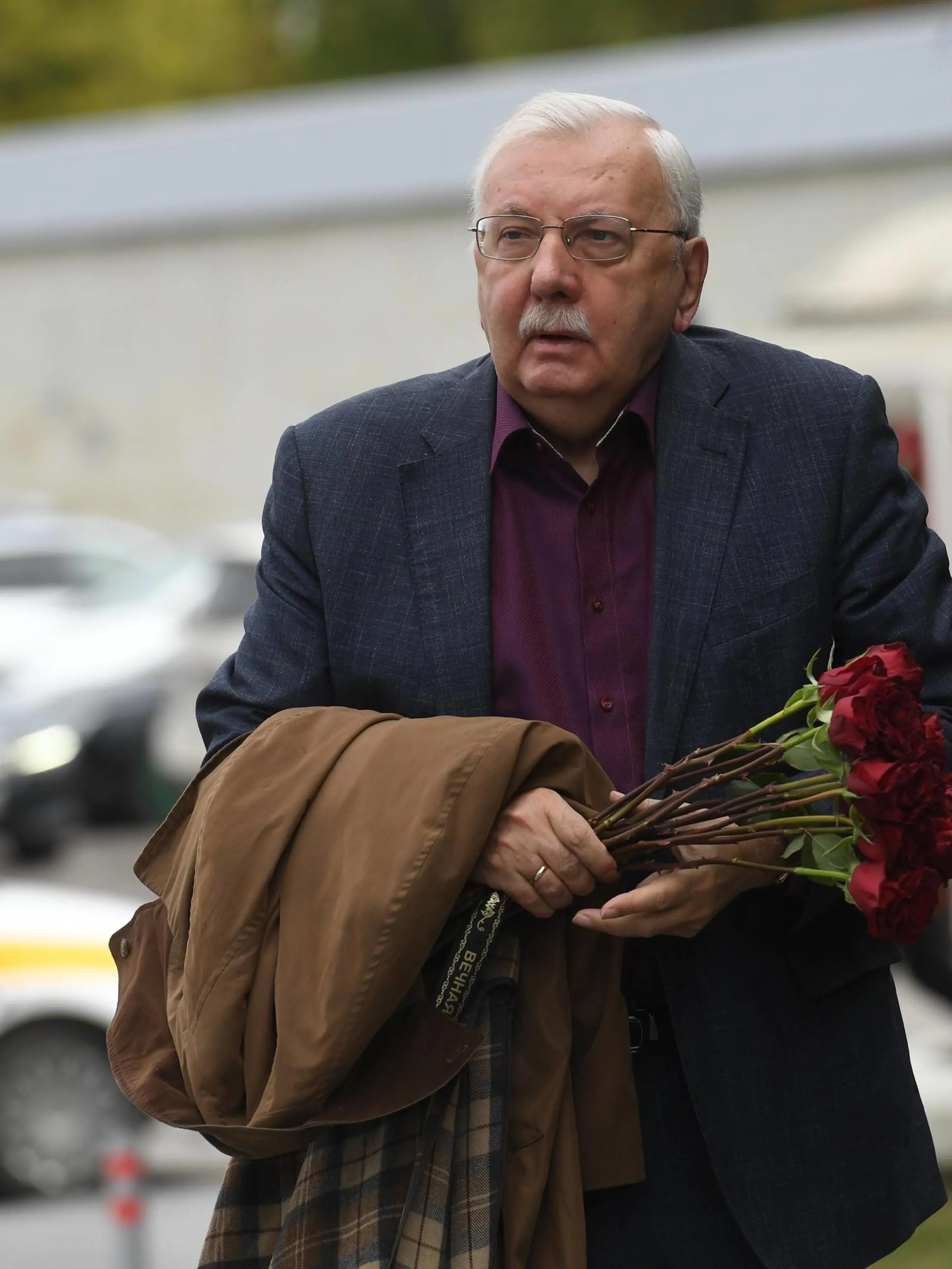 Moscow. The journalist Vitaly Tretyakov at a ceremony of farewell to the CEO of media group of Komsomolskaya Pravda Vladimir Sungorkin on the Troyekurovskoye Cemetery. KomsomolskayaxPravda 