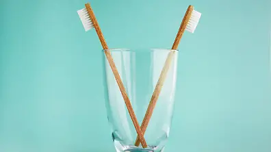 So geht Zhneputzen ohne Plastik und Schadstoffe