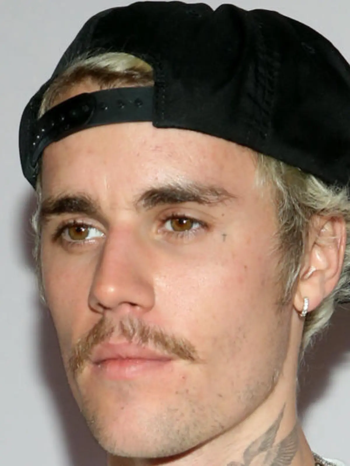 Was Justin Bieber bei den Country Music Awards gemacht hat