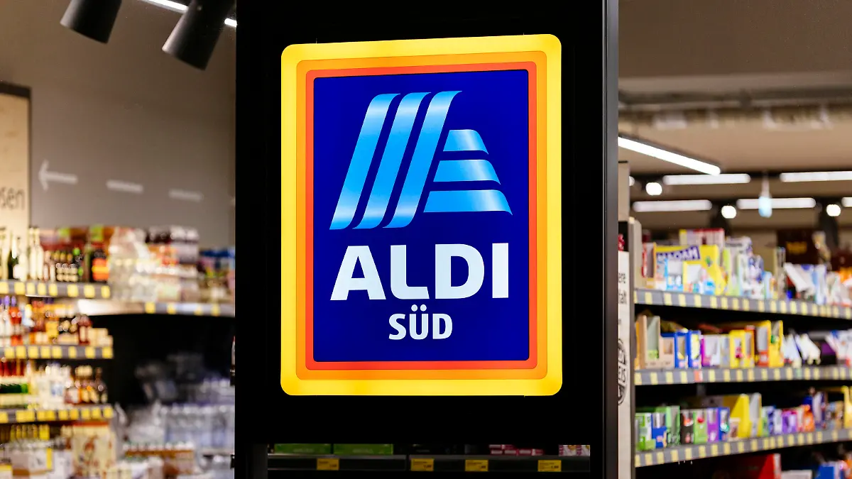 Eine Filiale von Aldi Süd auf der Luxemburger Straße. Köln, 04.04.2020 *** A branch of Aldi Süd on the Luxemburger Straße Cologne, 04 04 2020 Foto:xC.xHardtx/xFuturexImage