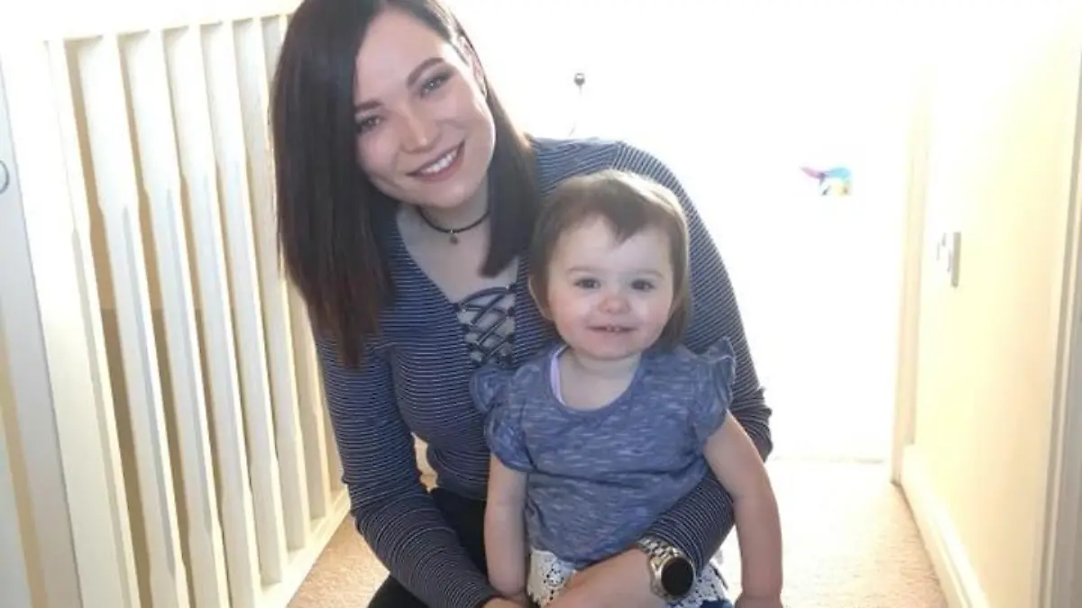 Abbie Hammonds mit ihrer Tochter