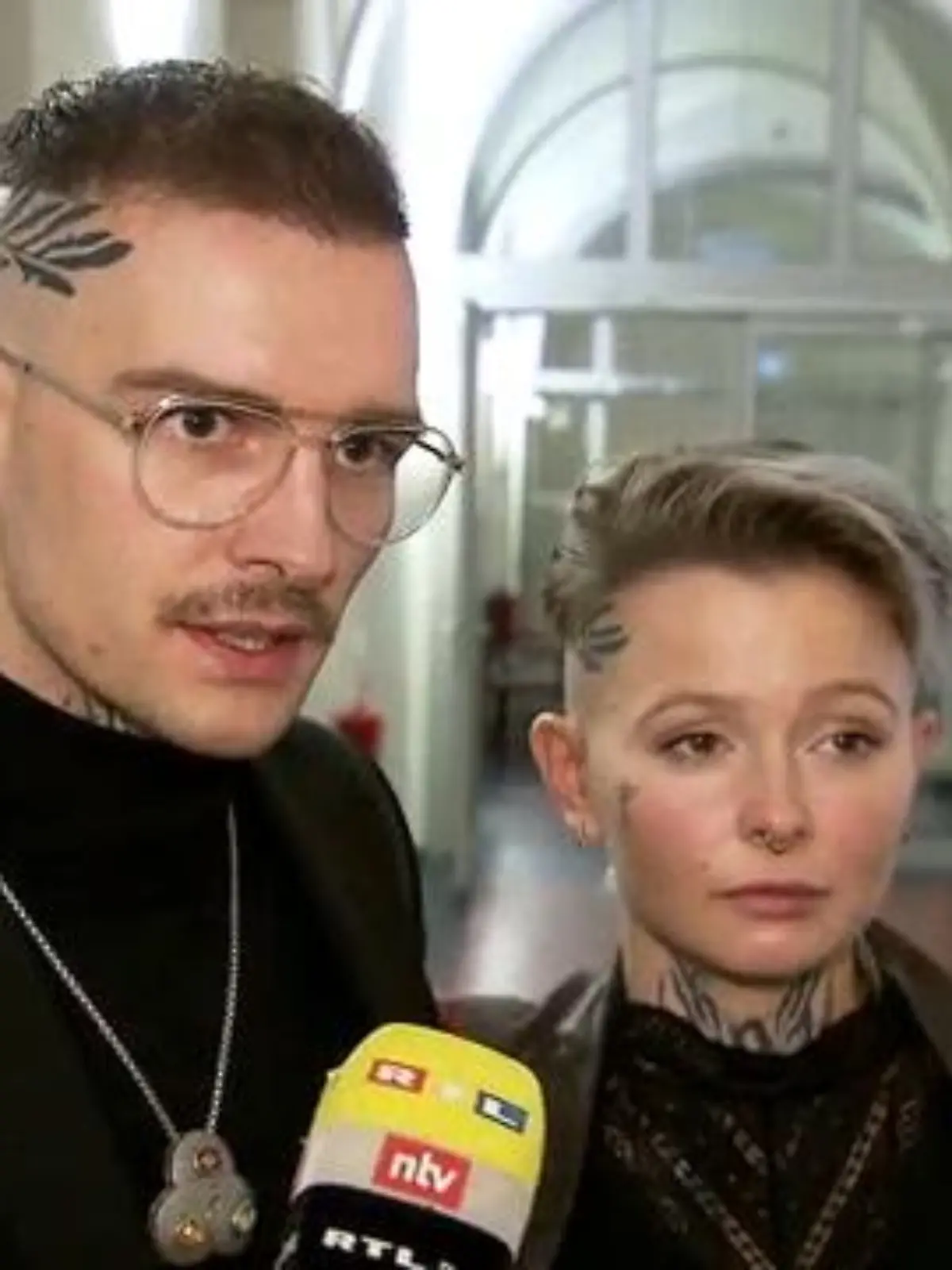 Sie wusste 8 Jahre lang nicht, dass sie missbraucht wurde - heute sagt Edith Stehfest gegen den Mann aus, der ihr Peiniger sein soll. Wie der Prozess für sie war, beschreibt sie im Video.