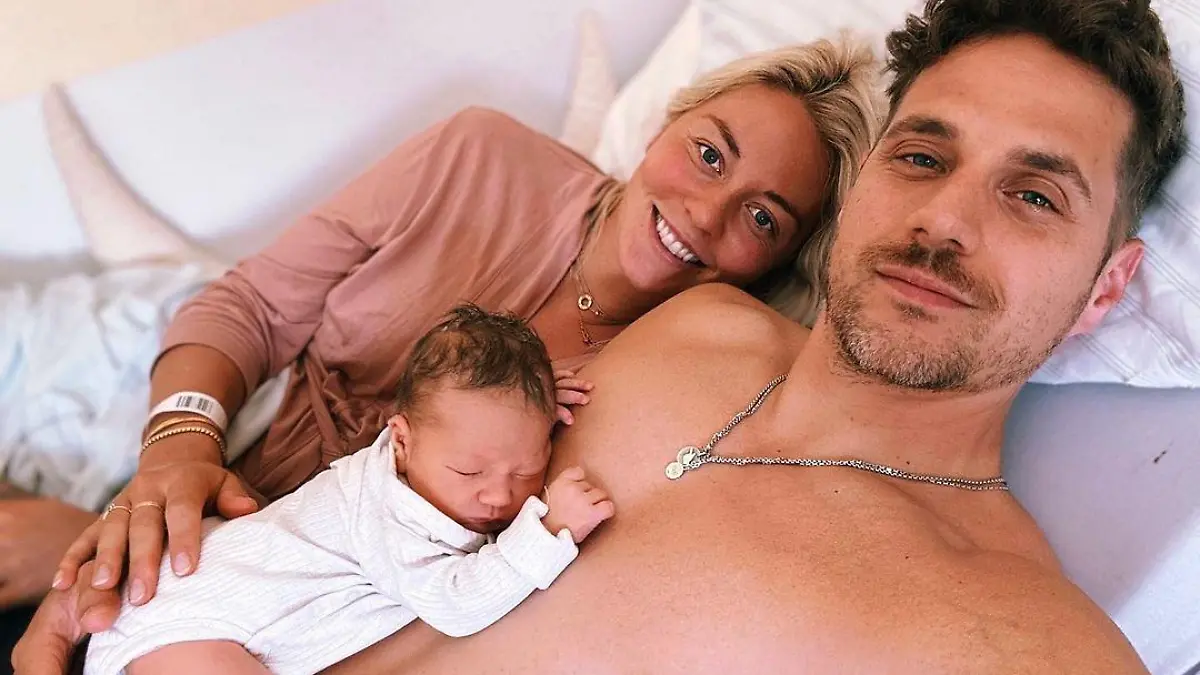Bei Instagram teilt Carina Witthöft ein süßes Bild von ihrem Baby.