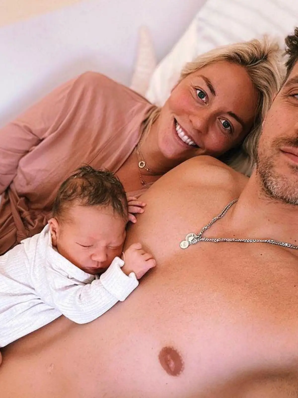 Bei Instagram teilt Carina Witthöft ein süßes Bild von ihrem Baby.