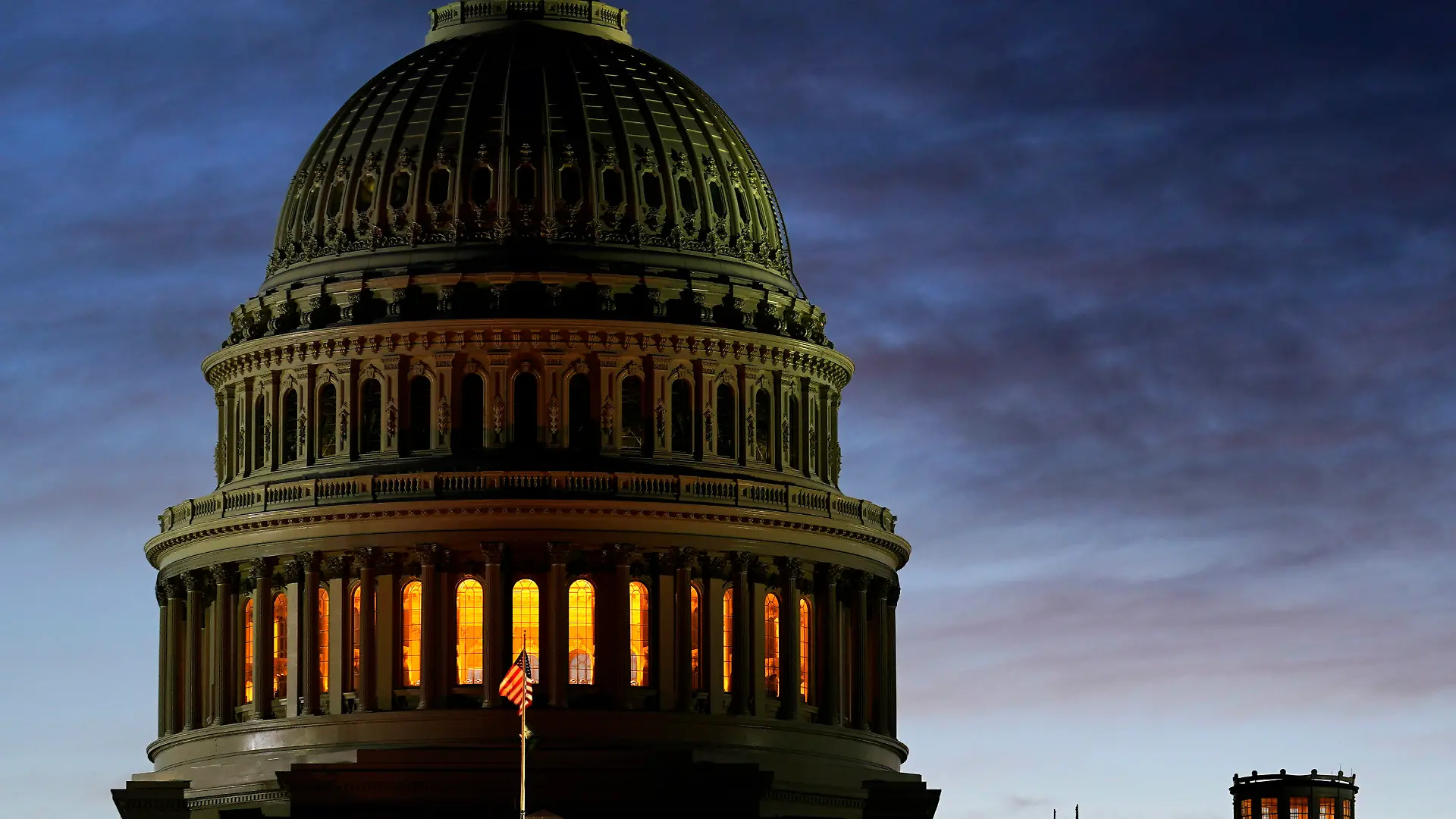 dpatopbilder - 03.11.2020, USA, Washington: Blick auf das Kapitol im Morgengrauen am Tag der US-Präsidentschaftswahl. Foto: J. Scott Applewhite/AP/dpa +++ dpa-Bildfunk +++