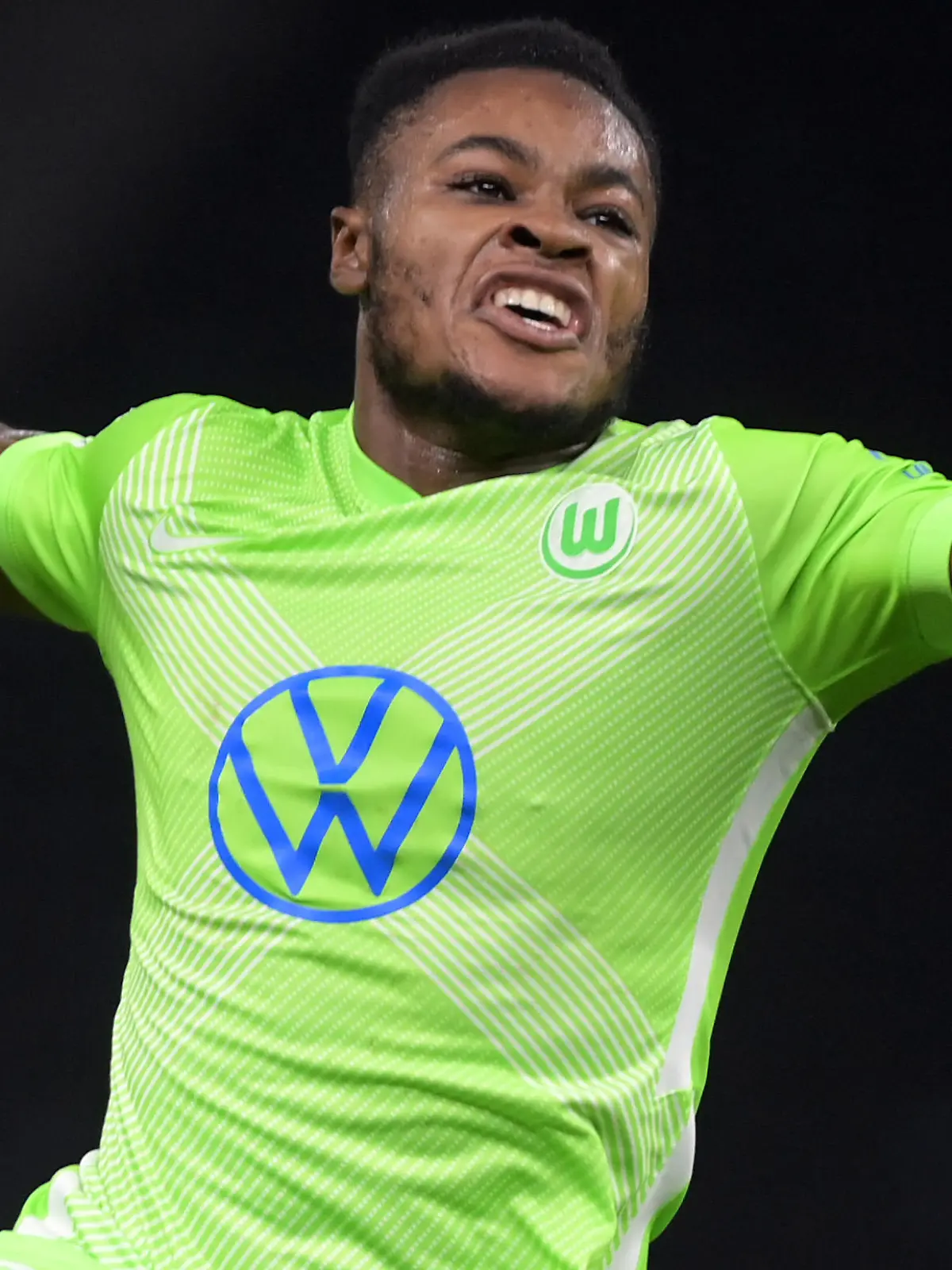 01.11.2020, Berlin: Fußball: Bundesliga, Hertha BSC - VfL Wolfsburg, 6. Spieltag im Olympiastadion. Wolfsburgs Ridle Baku jubelt über seinen Treffer zum 1:1-Ausgleich. Foto: Soeren Stache/dpa-Zentralbild/dpa - WICHTIGER HINWEIS: Gemäß den Vorgaben der DFL Deutsche Fußball Liga bzw. des DFB Deutscher Fußball-Bund ist es untersagt, in dem Stadion und/oder vom Spiel angefertigte Fotoaufnahmen in Form von Sequenzbildern und/oder videoähnlichen Fotostrecken zu verwerten bzw. verwerten zu lassen. +++ dpa-Bildfunk +++