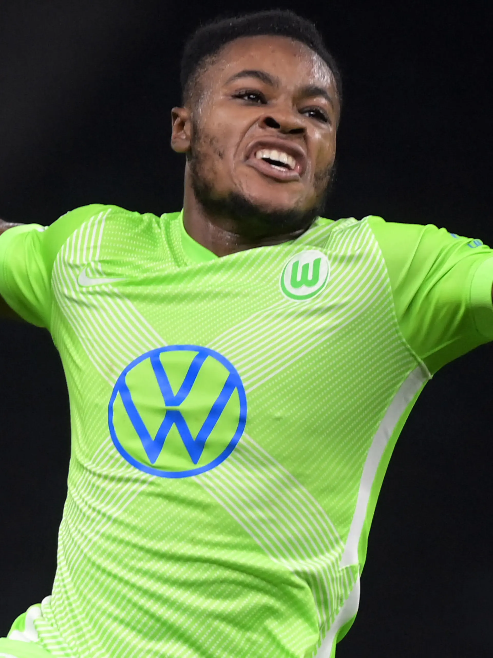 01.11.2020, Berlin: Fußball: Bundesliga, Hertha BSC - VfL Wolfsburg, 6. Spieltag im Olympiastadion. Wolfsburgs Ridle Baku jubelt über seinen Treffer zum 1:1-Ausgleich. Foto: Soeren Stache/dpa-Zentralbild/dpa - WICHTIGER HINWEIS: Gemäß den Vorgaben der DFL Deutsche Fußball Liga bzw. des DFB Deutscher Fußball-Bund ist es untersagt, in dem Stadion und/oder vom Spiel angefertigte Fotoaufnahmen in Form von Sequenzbildern und/oder videoähnlichen Fotostrecken zu verwerten bzw. verwerten zu lassen. +++ dpa-Bildfunk +++