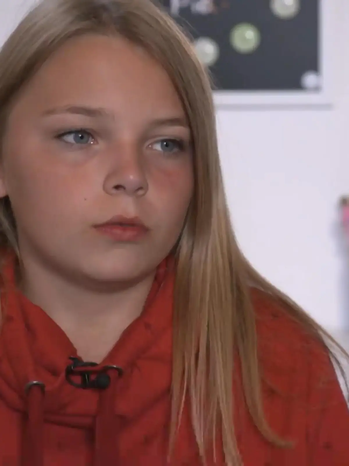 Wie fühlt es sich für ein Kind an, im falschen Körper zu leben? Paula weiß es: Sie wurde als Paul geboren, fühlt sich jedoch, seit sie sich erinnern kann, als Mädchen. Mit nur neun Jahren outet sie sich schließlich vor ihrer Familie. Wie die darauf reagierte, welche schweren Entscheidungen ihre Eltern treffen mussten und was Paula auf sich nimmt, um auch in Zukunft als Frau leben zu können, sehen Sie im Video.