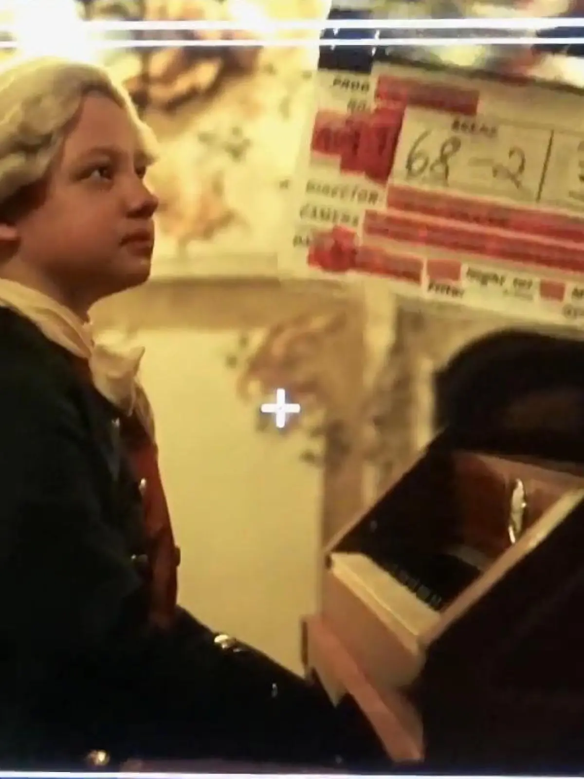 Philip Amadeus Hahn teilt sich den Namen mit dem berühmten Komponisten Wolfgang Amadeus Mozart. Zufall? Bei Philips erster Filmrolle könnte man eher Schicksal vermuten: In "Il Boemo" spielt der hochbegabte Elfjährige jetzt seinen Namensvetter höchstpersönlich.