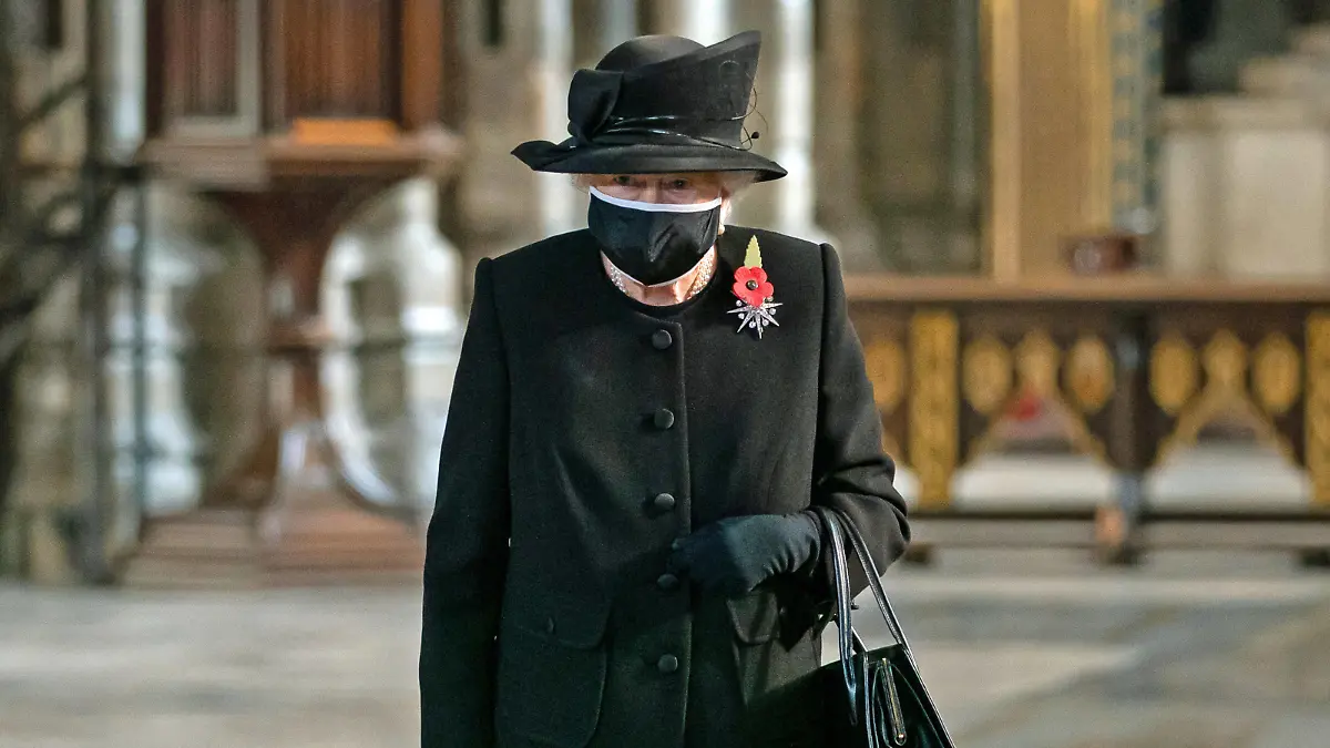 Entertainment Bilder des Tages . 07/11/2020. London, United Kingdom. Queen Elizabeth II wears a face mask at a ceremony to mark the centenary of the burial of the Unknown Warrior at Westminster Abbey in London. PUBLICATIONxINxGERxSUIxAUTxHUNxONLY xPoolx/xi-Imagesx IIM-21777-0007