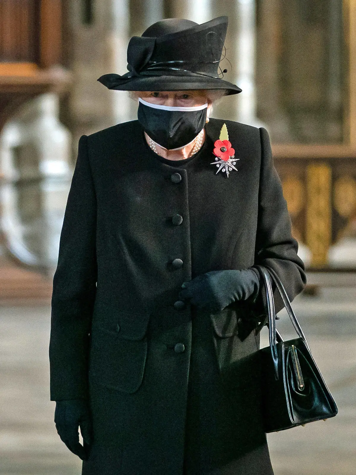 Entertainment Bilder des Tages . 07/11/2020. London, United Kingdom. Queen Elizabeth II wears a face mask at a ceremony to mark the centenary of the burial of the Unknown Warrior at Westminster Abbey in London. PUBLICATIONxINxGERxSUIxAUTxHUNxONLY xPoolx/xi-Imagesx IIM-21777-0007