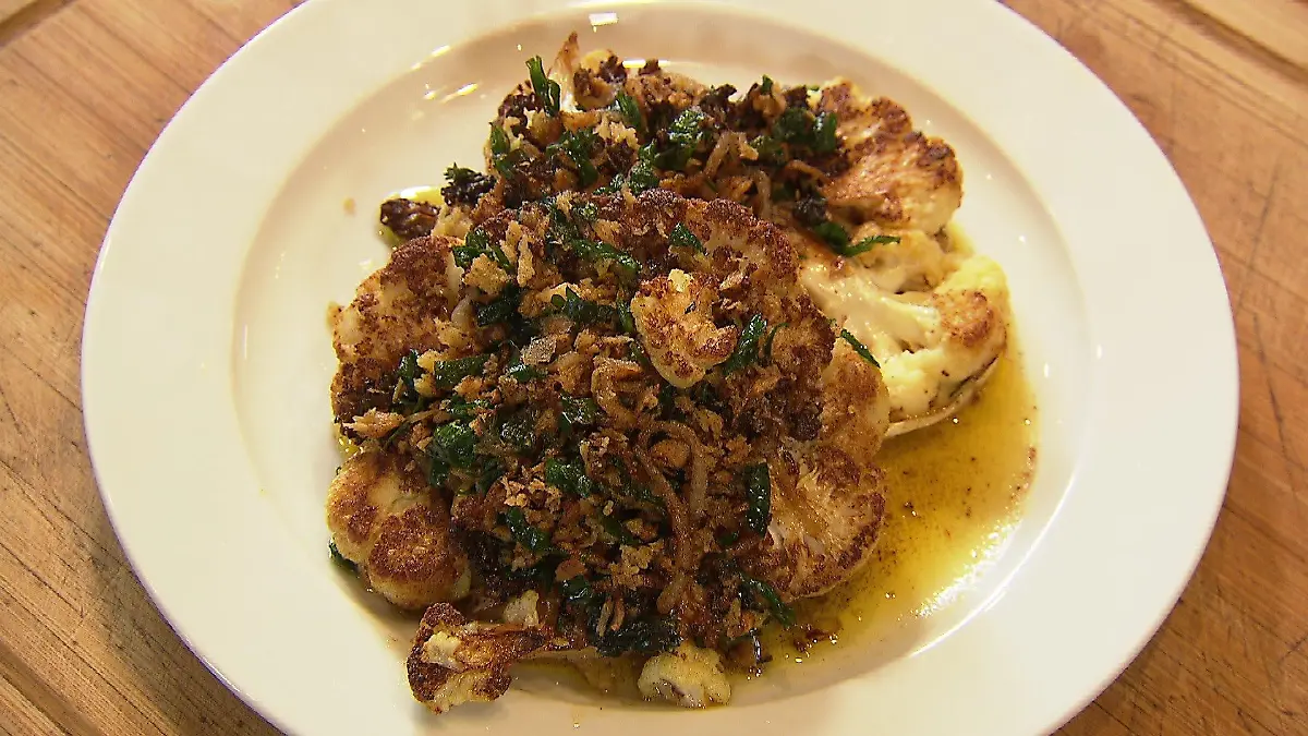 Gebratener Blumenkohl mit Morchelcrumble