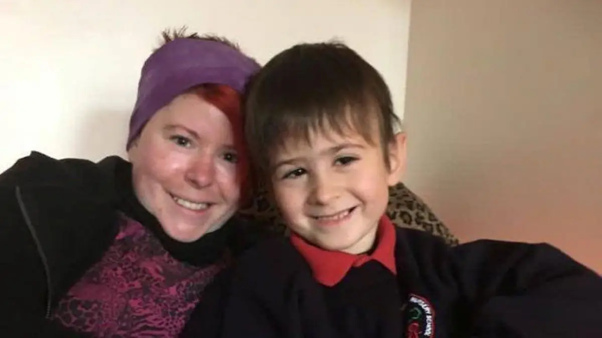 Gemma Holmes und ihr Sohn Rueben heute