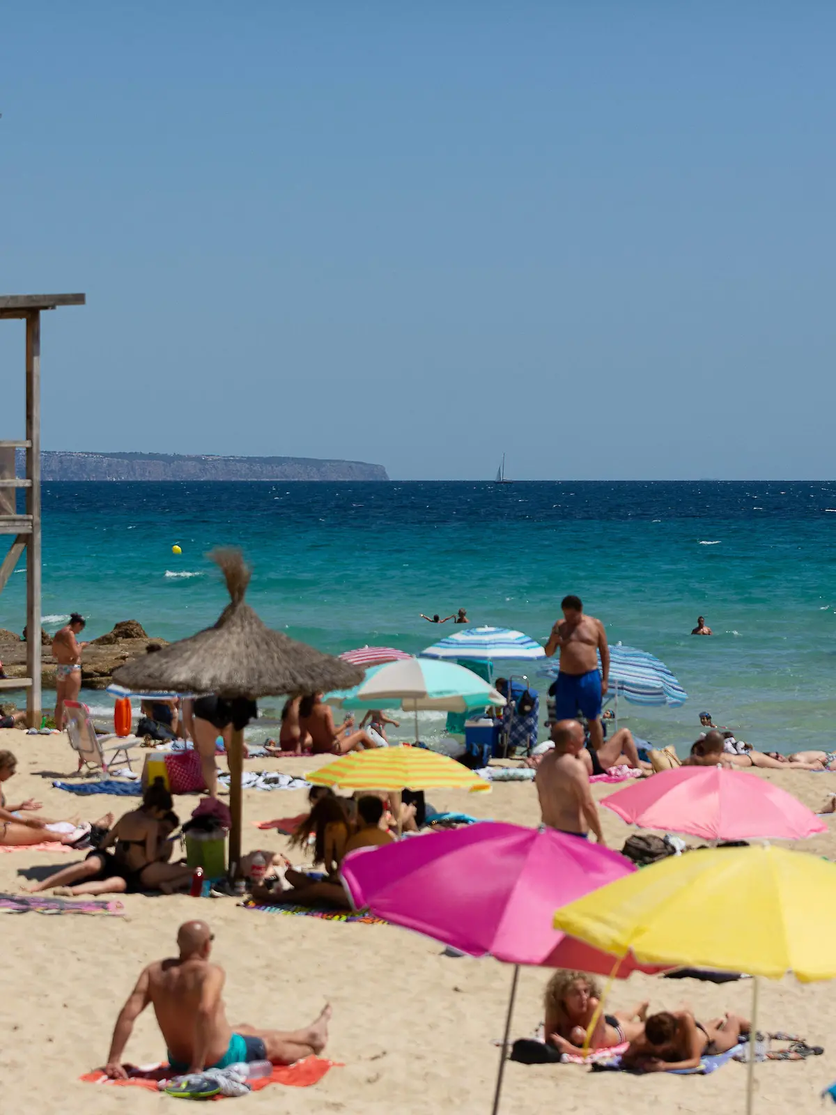 Mallorca GER, Themenfoto, Urlaub auf Mallorca, Tourismus in Zeiten der Corona-Pandemie, Sommerurlaub, 21.06.2020 GER, Themenfoto, Urlaub auf Mallorca, Tourismus in Zeiten der Corona-Pandemie, Sommerurlaub, Touristen unter der Sonne, Strand, Platja Cala Major. 21.06.2020, *** Mallorca GER, theme photo, holidays in Mallorca, tourism in times of Corona pandemic, summer holidays, 21 06 2020 GER, theme photo, holidays in Mallorca, tourism in times of Corona pandemic, summer holidays, tourists under the sun, beach, Platja Cala Major 21 06 2020, Copyright: xEibner-Pressefoto/DimitrixDrofitx EPddh 