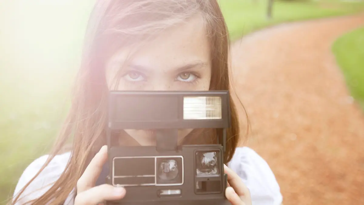 So kennen wir die Sofortbild-Kameras von früher: klobig und eckig
