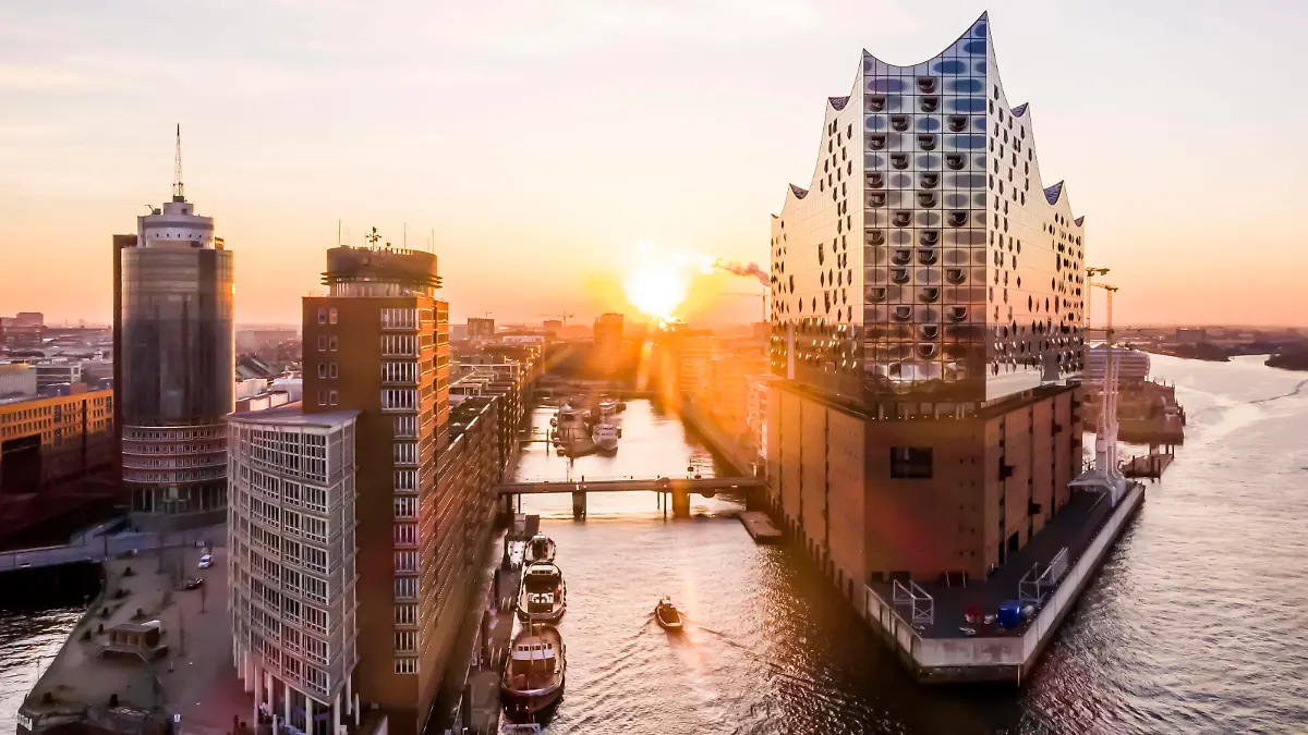 Hamburg 2020 Hamburg 2020, Photographie, Fotografie die Elbphilharmonie bei Sonnenaufgang Hamburg Germany JuergenxTap *** Hamburg 2020 Hamburg 2020, photography, photography the Elbe Philharmonic Hall at sunrise Hamburg Germany JuergenxTap