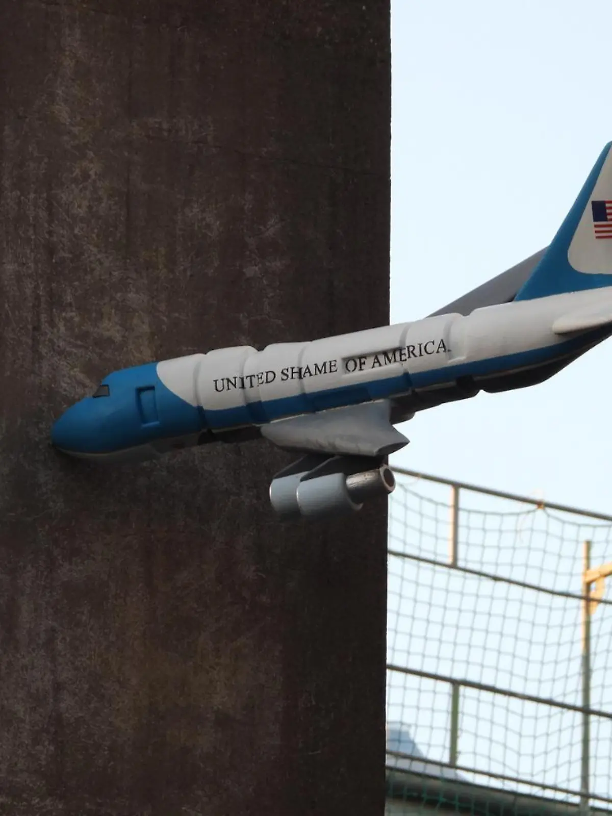 Hamburg Sankt Pauli: Flugzeug-Installation erinnert an 11. September