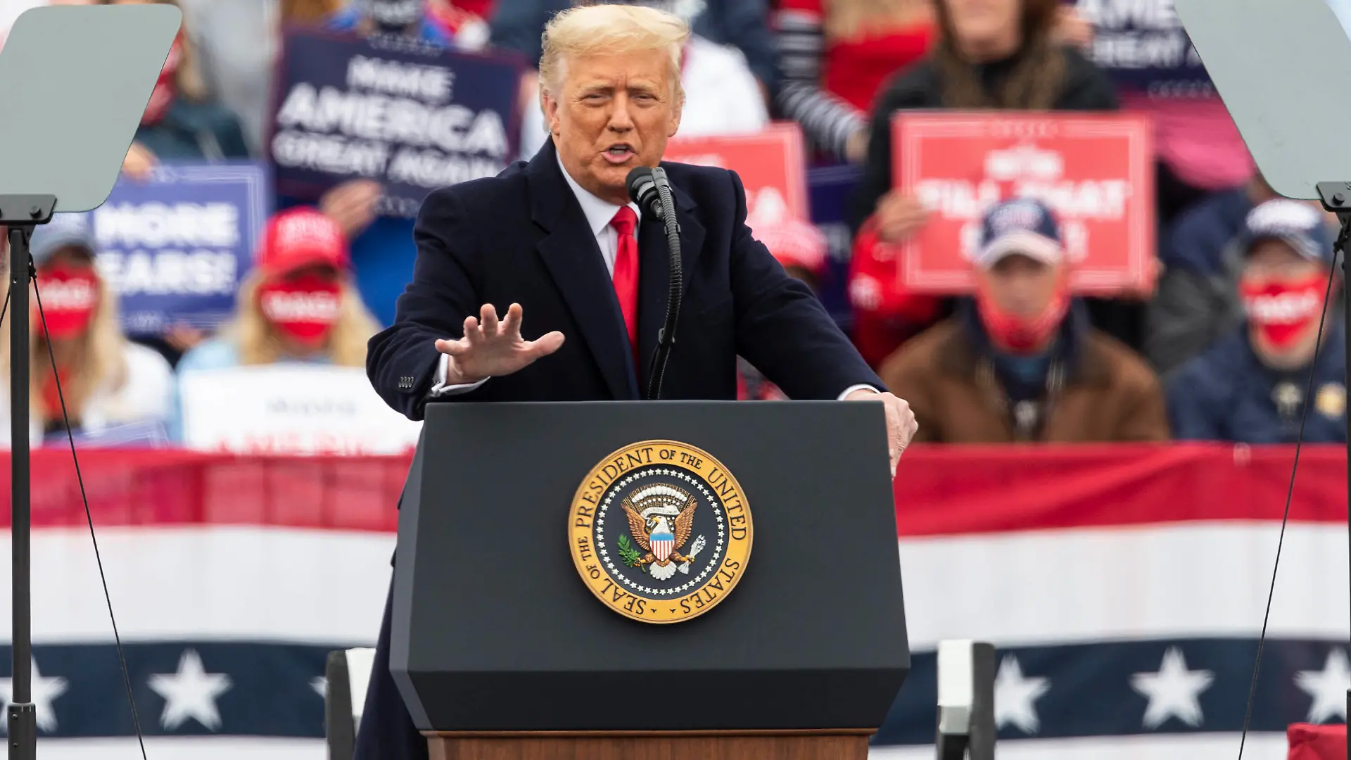 MAGA rally - President Trump at Lancaster airport President Donald Trump speaks to supporters during Make America Great Again Victory Rally at Lancaster airport. Event has been held in open air. A lot of President Trump supporters and staff did not wear facial masks, however they were available for everyone at the entrance as well as hand sanitizers. Lititz Pennsylvania United States Copyright: LevxRadin
