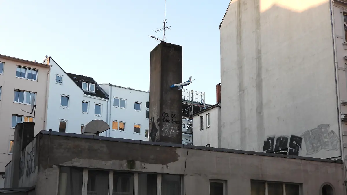 Das Flugzeug tauchte plötzlich in Sankt Pauli auf.