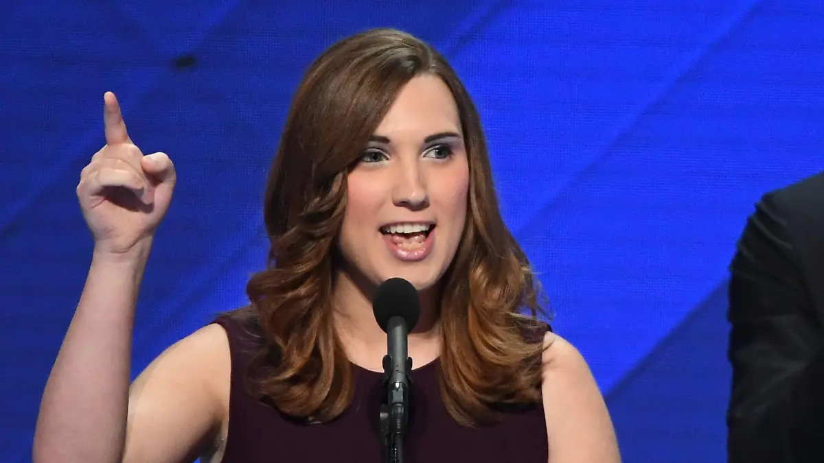  Sarah McBride, the first transgender person to address a national convention, addresses delegates during day four of the Democratic National Convention at Wells Fargo Center in Philadelphia, Pennsylvania on July 28, 2016. Democrat Hillary Clinton will face Republican Donald Trump in the national election. PUBLICATIONxINxGERxSUIxAUTxHUNxONLY PHI20160728819 PATxBENIC
