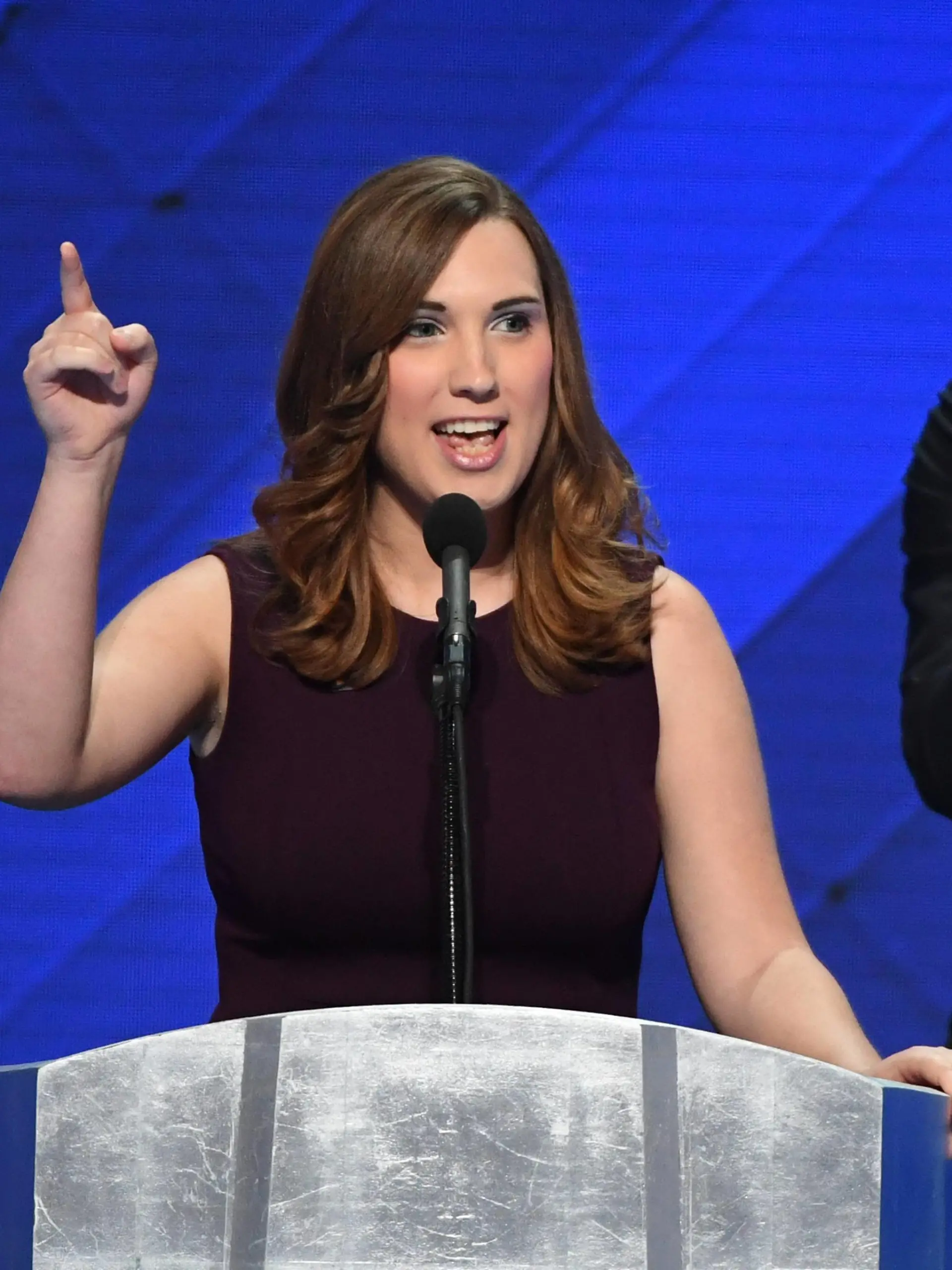 Sarah McBride, the first transgender person to address a national convention, addresses delegates during day four of the Democratic National Convention at Wells Fargo Center in Philadelphia, Pennsylvania on July 28, 2016. Democrat Hillary Clinton will face Republican Donald Trump in the national election. PUBLICATIONxINxGERxSUIxAUTxHUNxONLY PHI20160728819 PATxBENIC