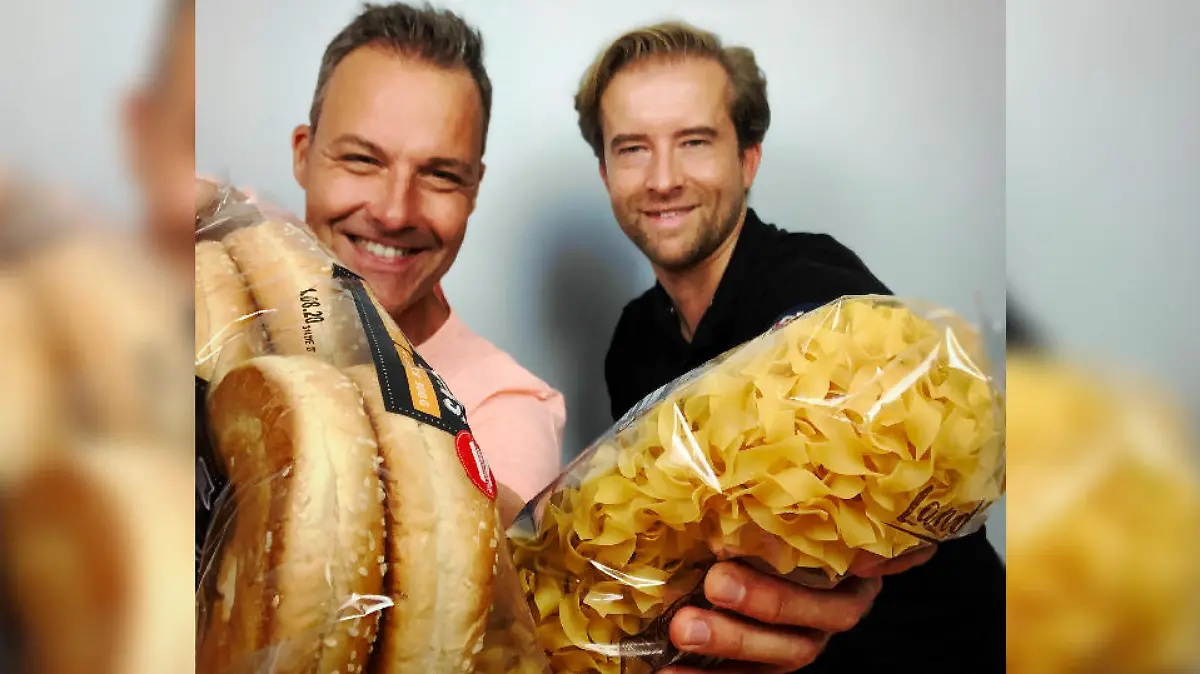 Thorsten Sleegers und Alexander Nicolai mit Brot und Nudeln