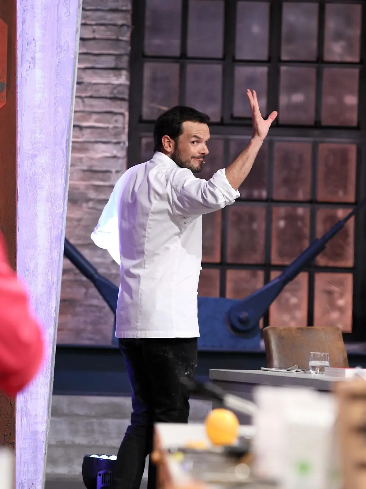 Steffen Henssler muss seine Show "Grill den Henssler" verlassen und Detlef Steves kocht alleine weiter.