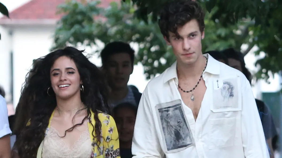 Shawn Mendes and Camila Cabello hold hands in Brooklyn on Shawn's 21st birthday
Pictured:
Ref: SPL5108318 090819 NON-EXCLUSIVE
Picture by: Hammerin' Hank / SplashNews.com
Splash News and Pictures
Los Angeles: 310-821-2666
New York: 212-619-2666
London: 0207 644 7656
Milan: +39 02 56567623
photodesk@splashnews.com
World Rights,