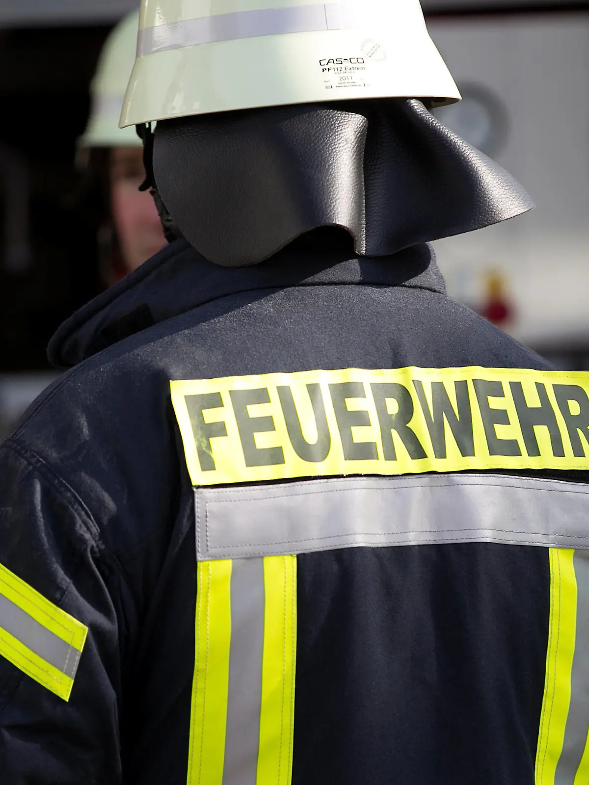 Themenbild - Feuerwehr

Bild: Feuerwehrmann im Einsatz mit Feuerwehrhelm und Feuerwehranzug
von hinten
Symbolbild, Themenbild, Featurebild, Feuerwehr