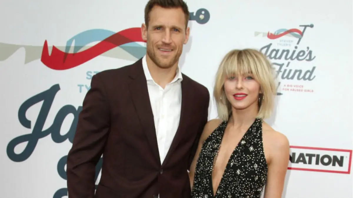 Julianne Hough macht Trennung amtlich