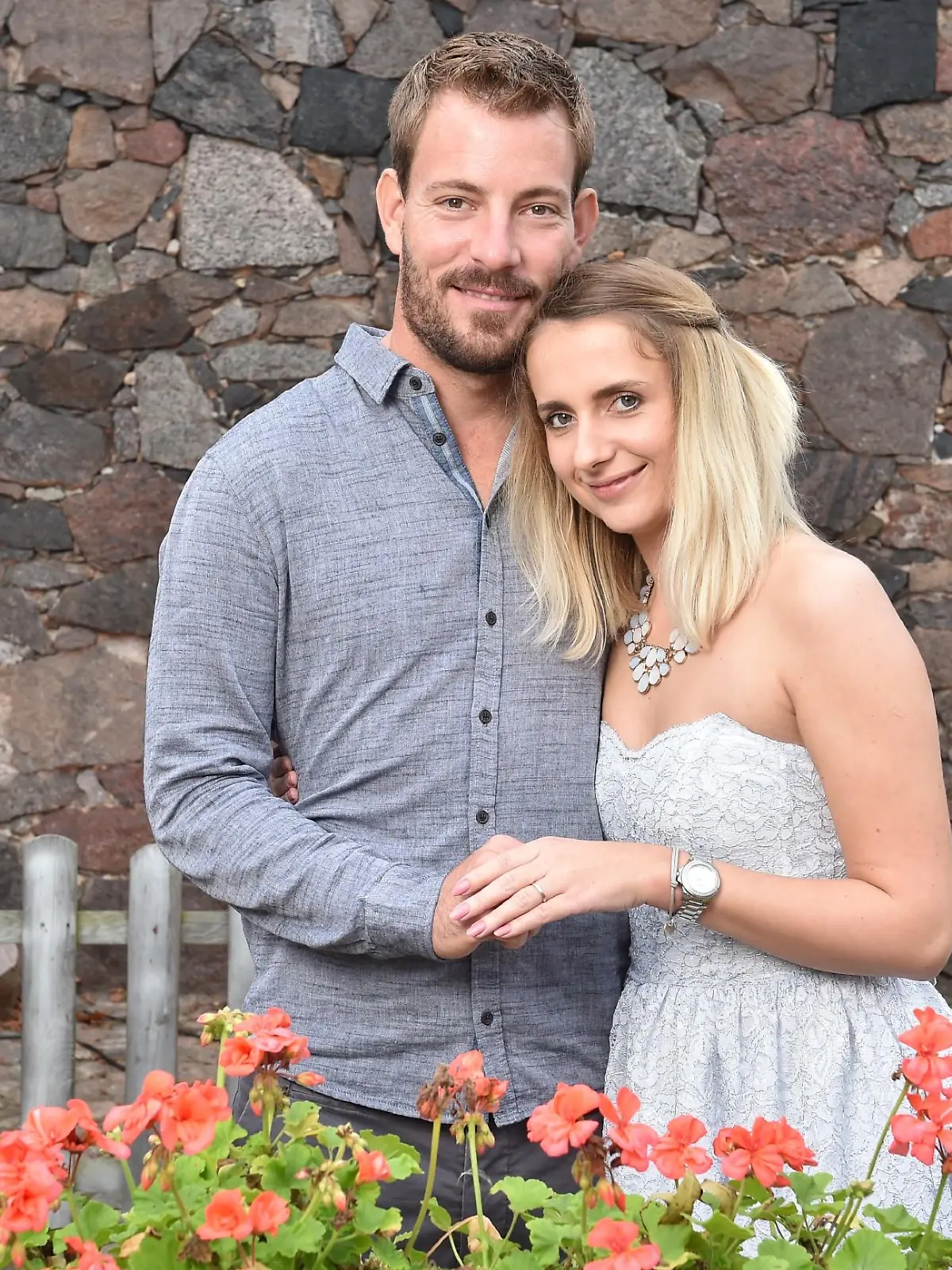 Gerald (30), der attraktive Farmer aus Namibia hat sich für Anna (27, Projektleiterin) entschieden - die beiden haben sich bereits verlobt.