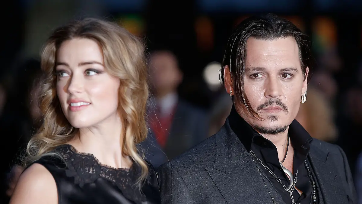 LONDON, ENGLAND - OCTOBER 11:  Amber Heard and Johnny Depp attend the "Black Mass" Virgin Atlantic Gala screening during the BFI London Film Festival, at Odeon Leicester Square on October 11, 2015 in London, England.  (Photo by John Phillips/Getty Images for BFI)