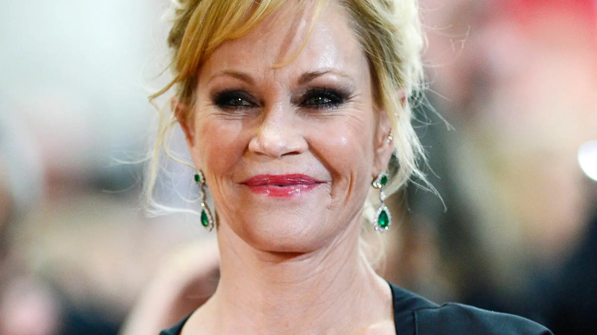 ARCHIV - Melanie Griffith kommt am 22.02.2015 in Los Angeles (USA) zur 87. Oscar-Verleihung. Griffith (60) hat bei einer Gesprächsrunde zu Gehirnerkrankungen bei Frauen in Los Angeles über ihre jahrelange Epilepsie gesprochen. (zu dpa "Melanie Griffith spricht über Epilepsie: «Es war der Stress" vom 20.10.2017) Foto: Paul Buck/EPA/dpa +++(c) dpa - Bildfunk+++